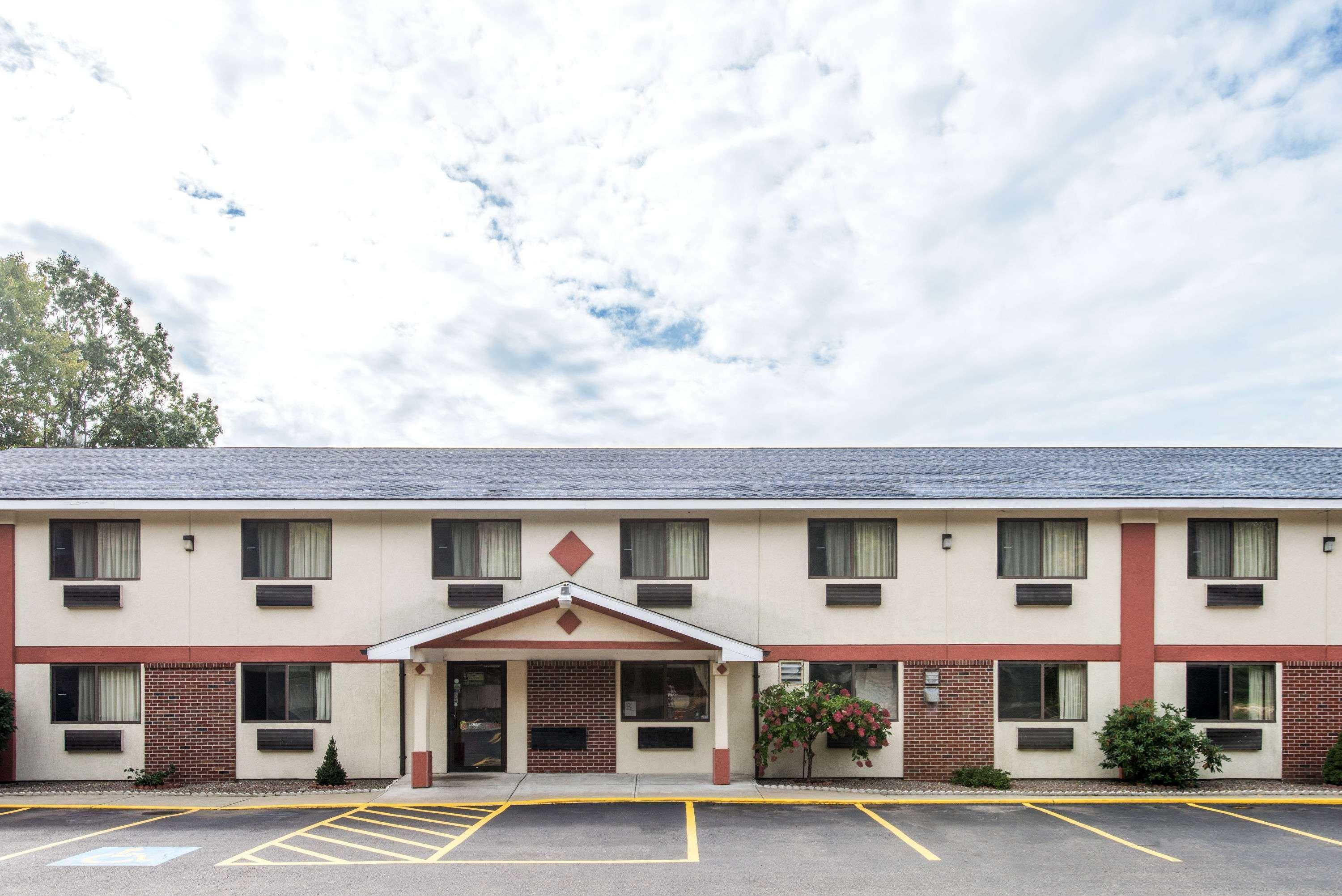 Super 8 By Wyndham Gardner Exterior foto
