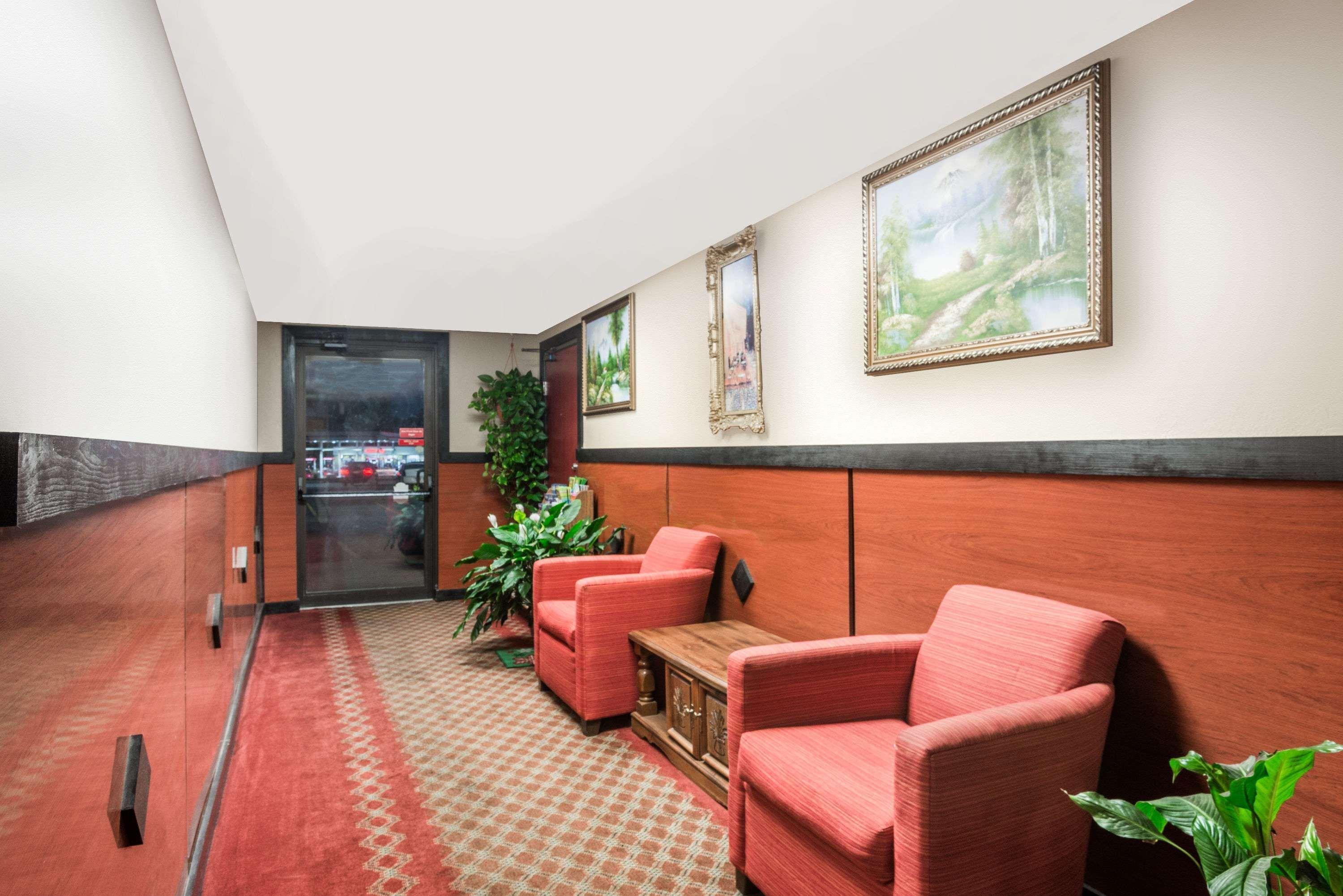 Super 8 By Wyndham Gardner Exterior foto
